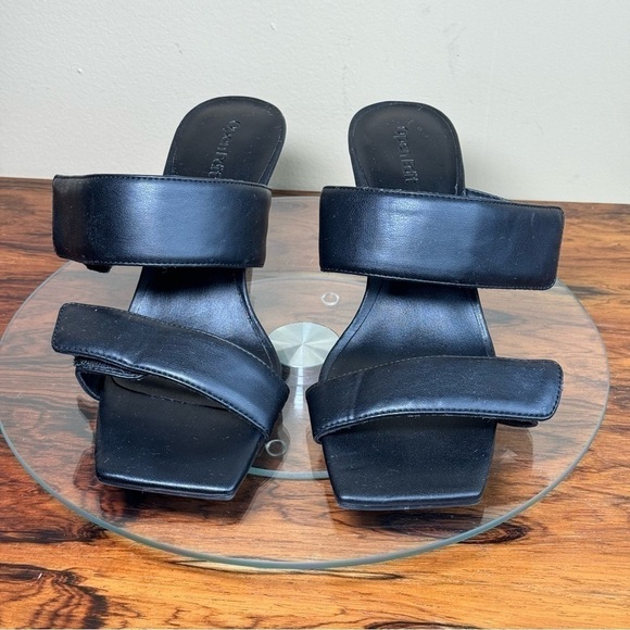 Open Edit Quincy Sandal in black - Picture 6 of 16